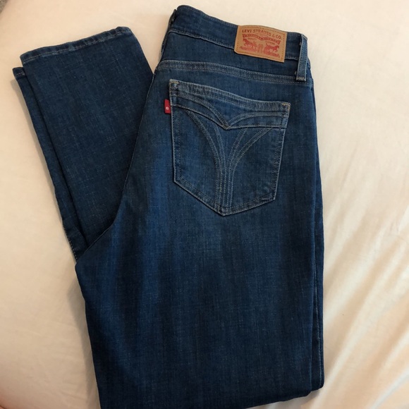 Levi’s 721 High rise skinny w/ distress - Picture 4 of 5